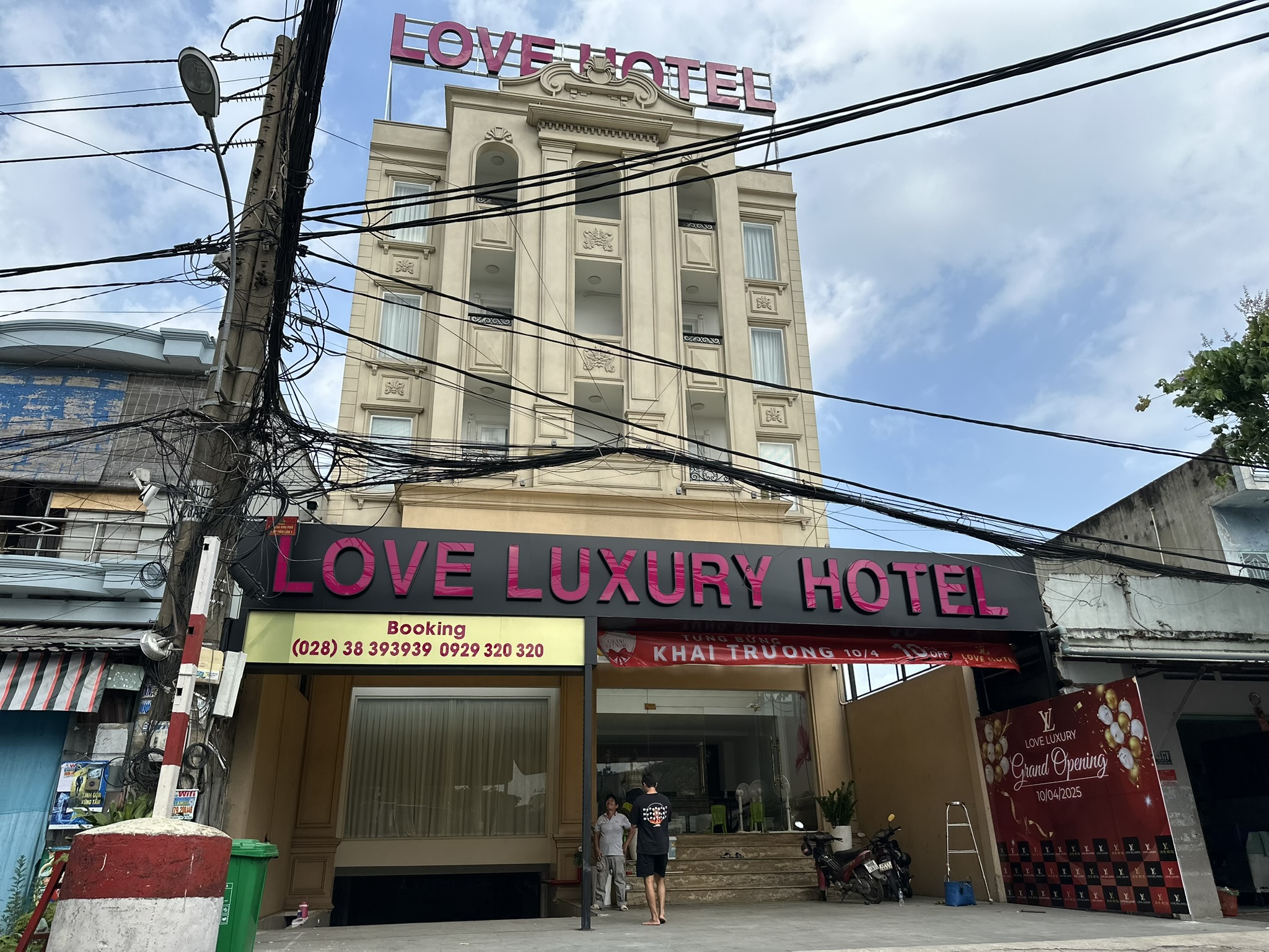 Thi Công Rèm Cửa Cao Cấp Cho Khách Sạn Love Luxury Hotel – Sang Trọng & Đẳng Cấp
